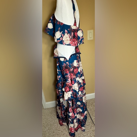 New 2 Piece Floral Ruffle Top And Maxi Skirt Size Med - Picture 7 of 12